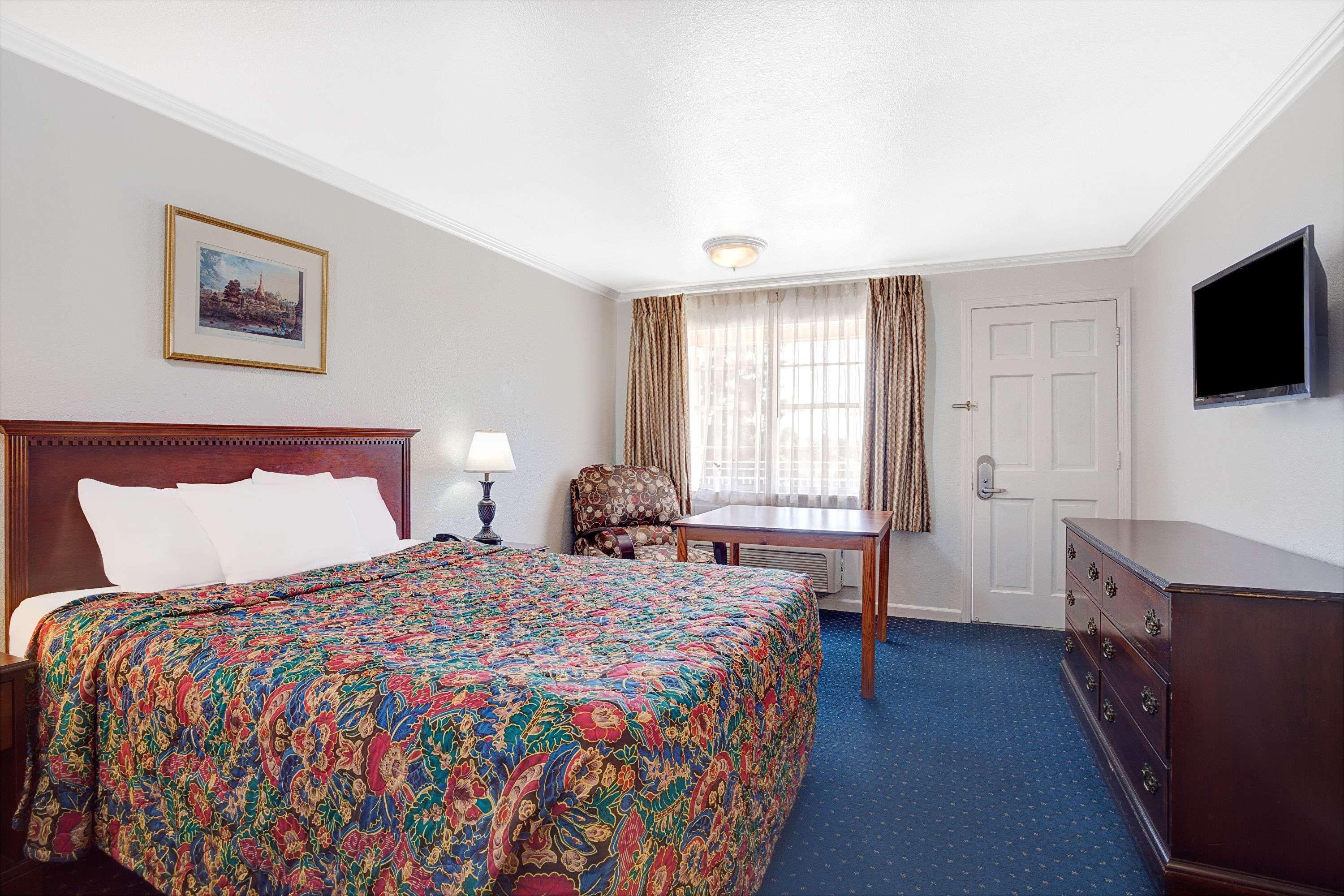 Days Inn By Wyndham Еверетт Екстер'єр фото