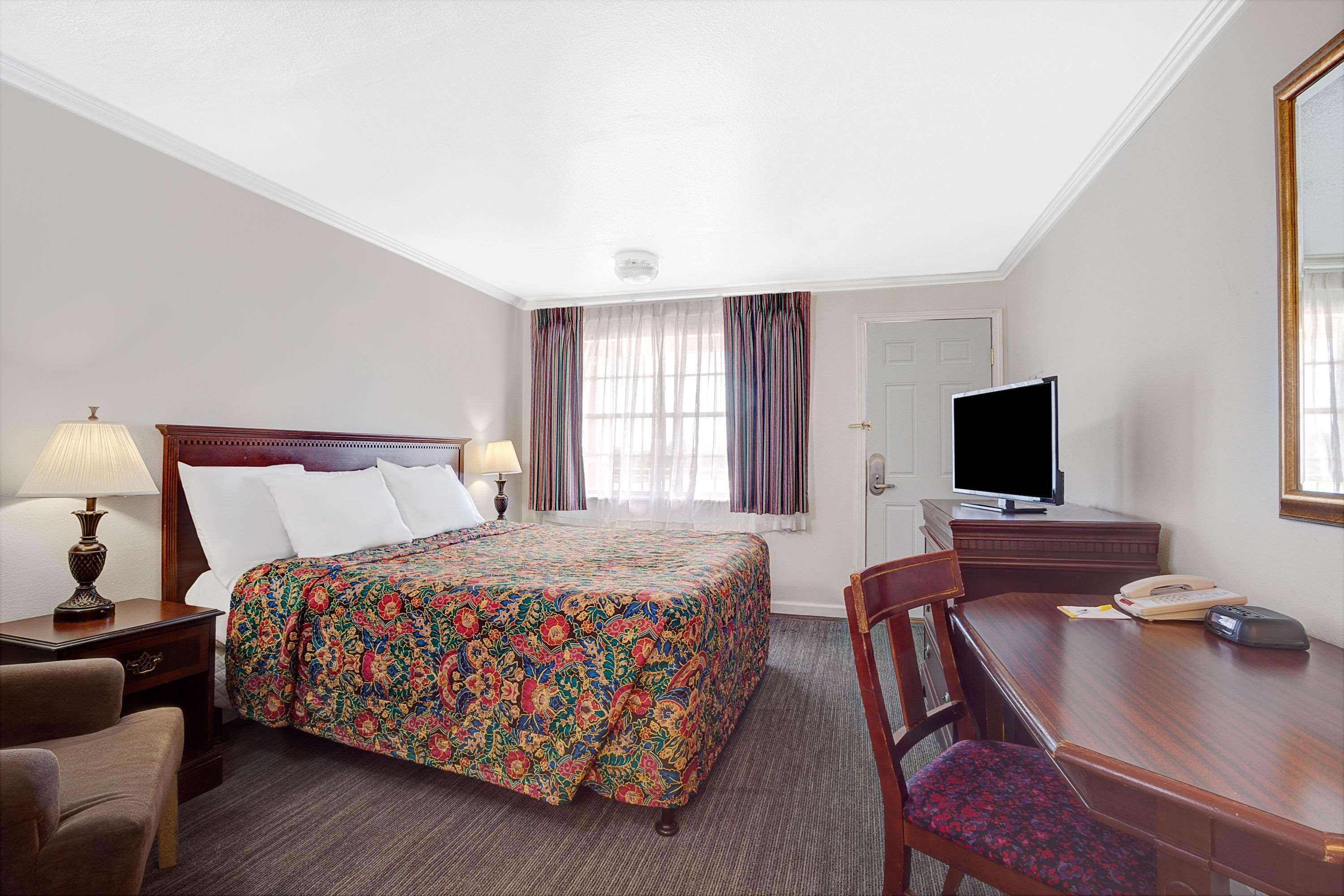 Days Inn By Wyndham Еверетт Екстер'єр фото