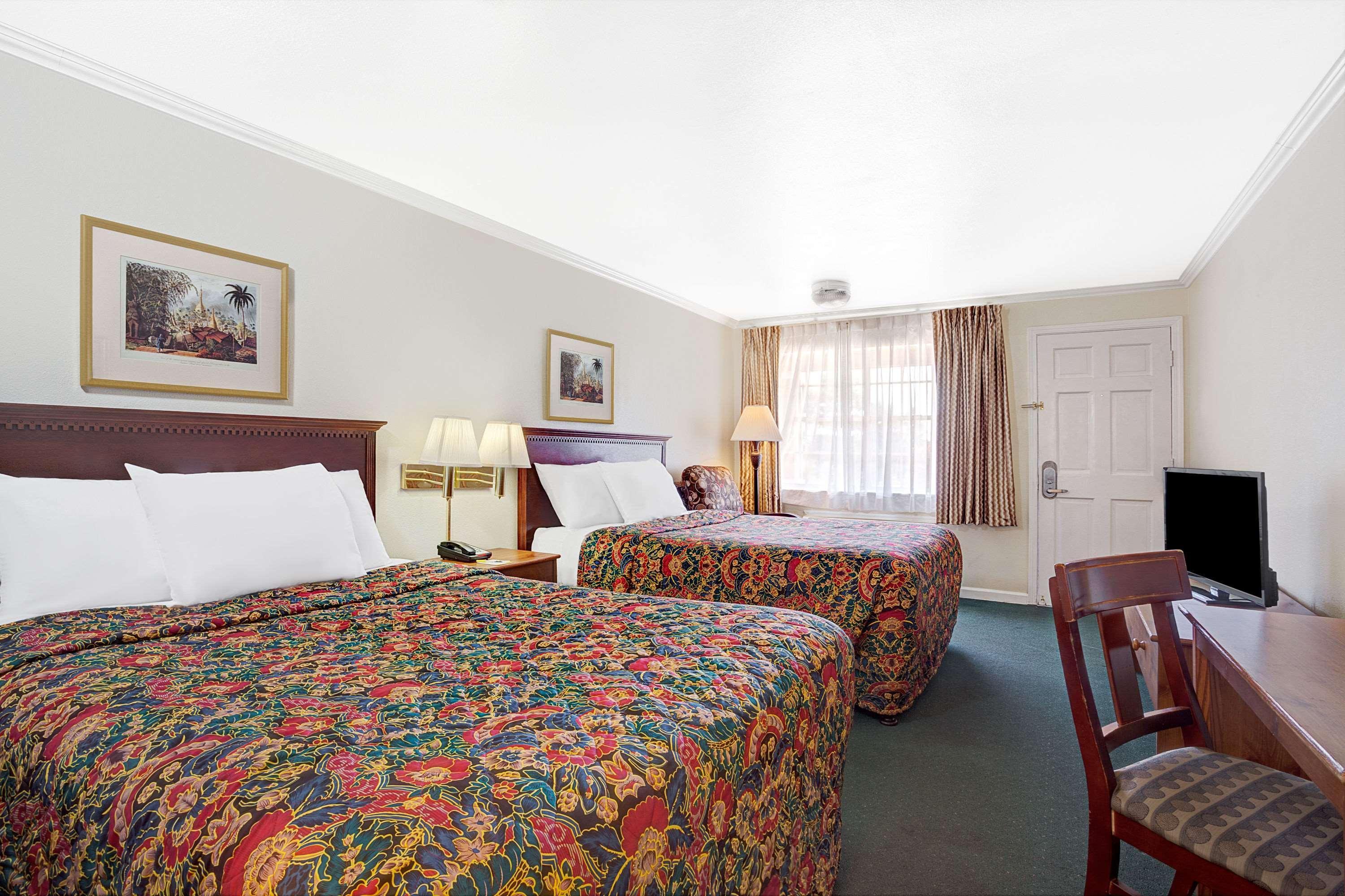 Days Inn By Wyndham Еверетт Екстер'єр фото