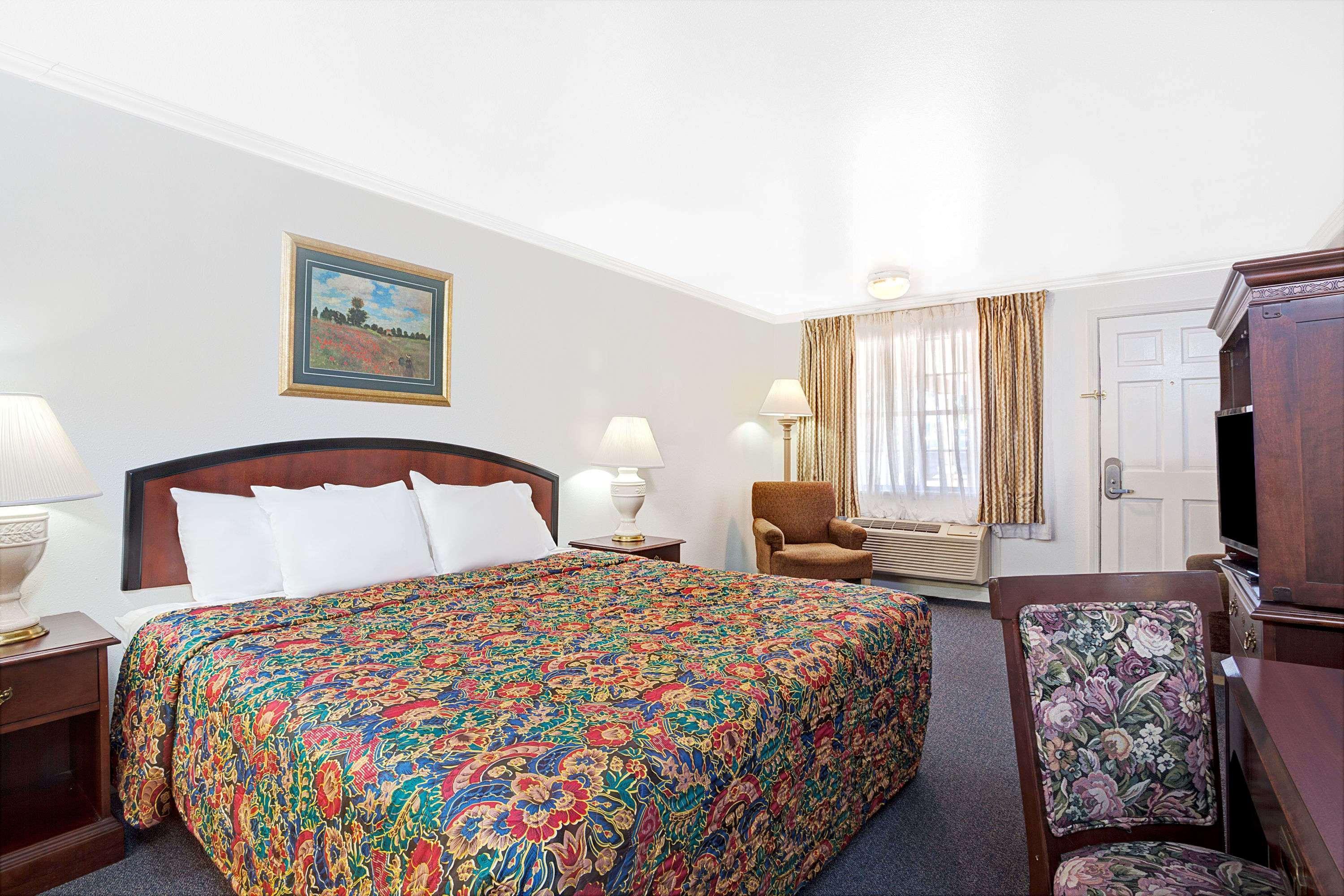 Days Inn By Wyndham Еверетт Екстер'єр фото