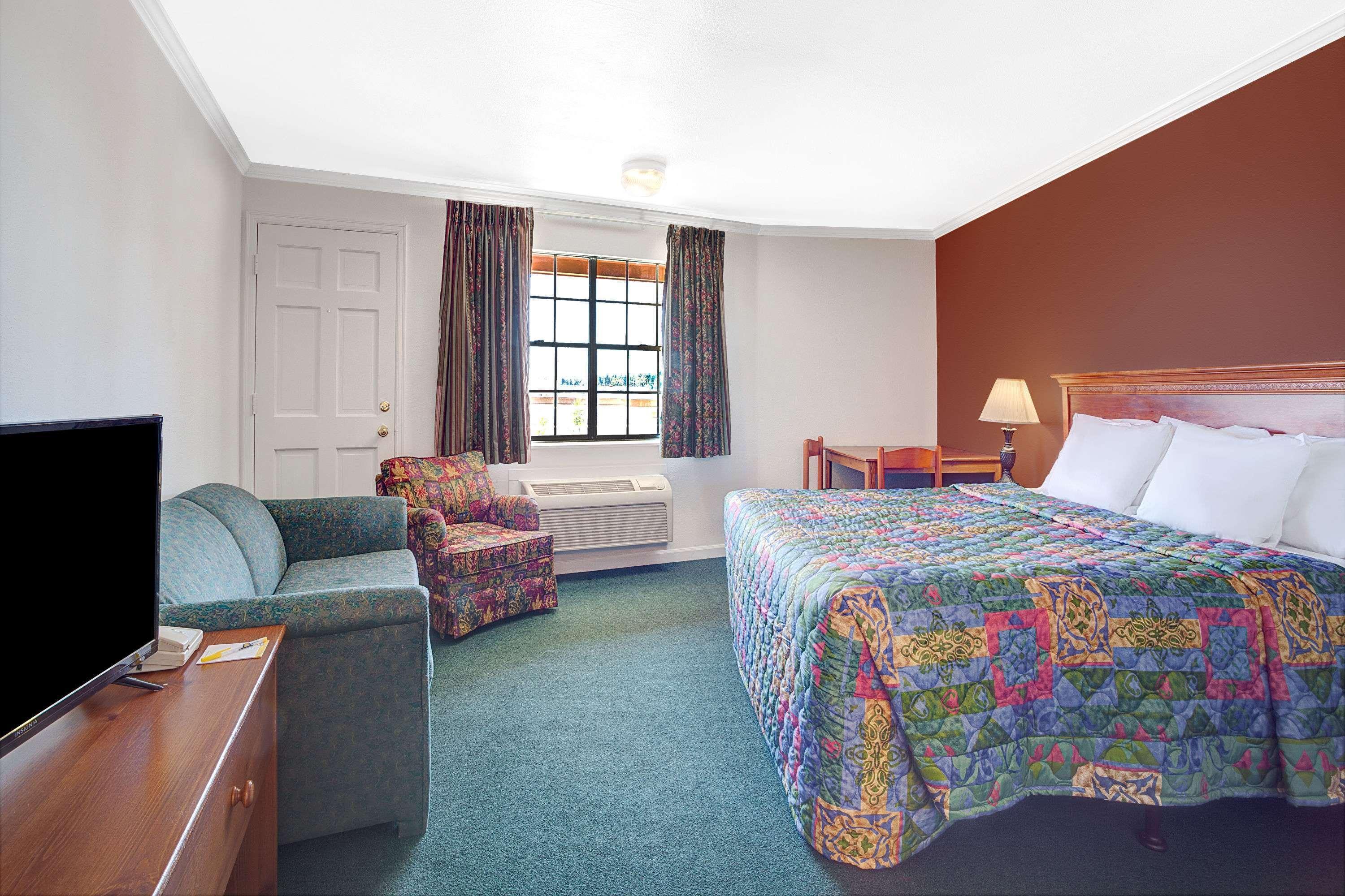 Days Inn By Wyndham Еверетт Екстер'єр фото